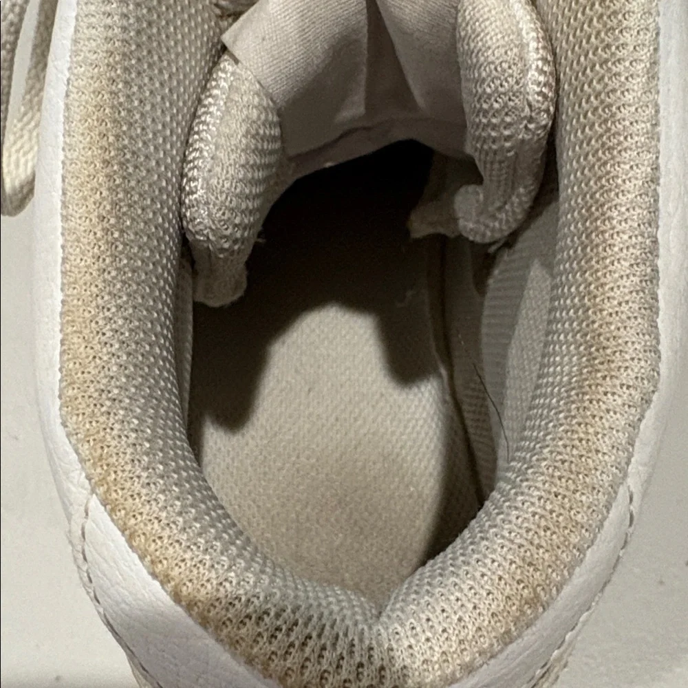 Nike Women’s Nike Court Vision Mid Sneaker. Size 7. White